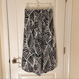 Floral maxi skirt with pockets!